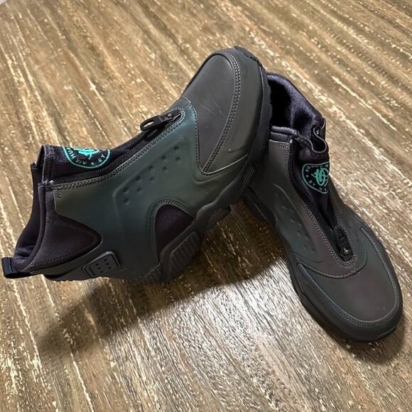 Women's Nike Huarache Run Mid Premium 'Iridescent' Sneakers, Size 8 - Picture 1 of 13